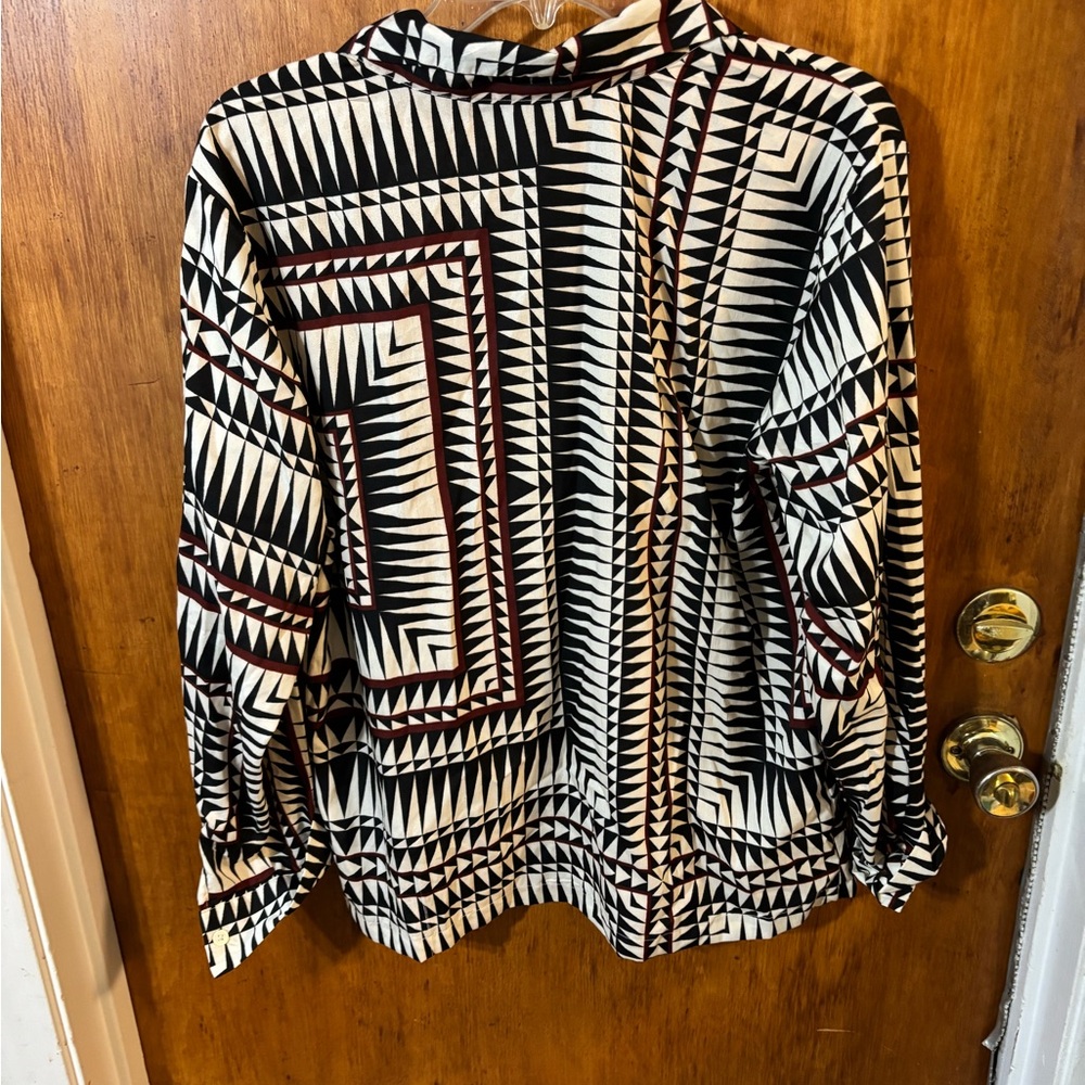 Geometric Patterned Women's Set - Picture 3 of 4